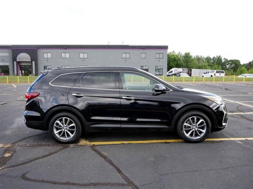 2017 Hyundai SANTA FE SE