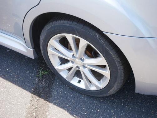 Ice Silver Metallic 2013 Subaru Legacy Limited