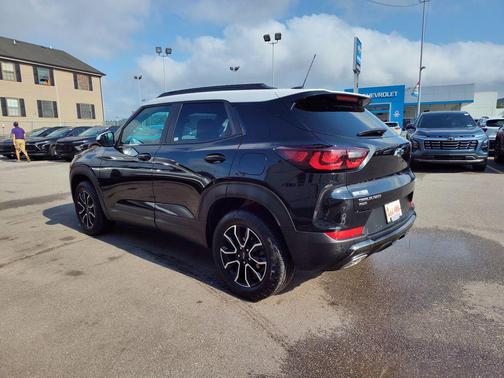 Mosaic Black Metallic 2025 Chevrolet Trailblazer ACTIV
