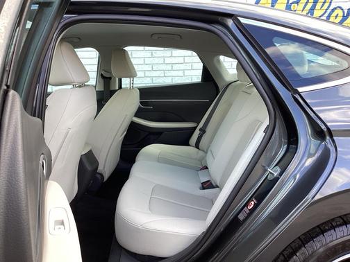 2022 Hyundai SONATA SEL