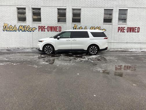 2024 Kia Carnival EX