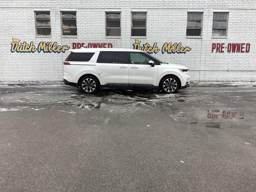 2024 Kia Carnival EX