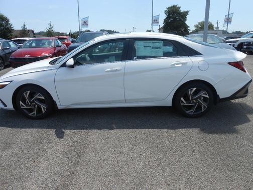 2025 Hyundai ELANTRA SEL