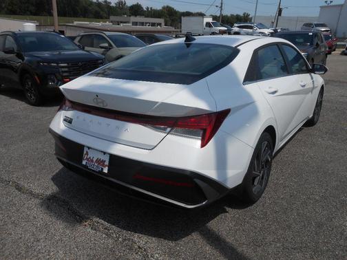 2025 Hyundai ELANTRA SEL