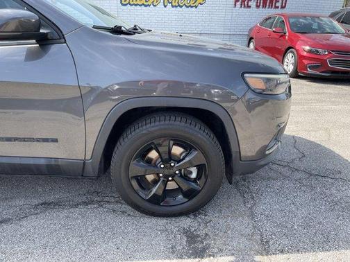 Photo 2 of 24 of 2019 Jeep Cherokee Latitude Plus