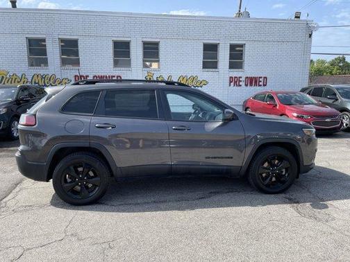 Photo 3 of 24 of 2019 Jeep Cherokee Latitude Plus