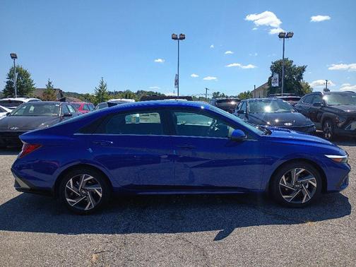 2025 Hyundai ELANTRA SEL