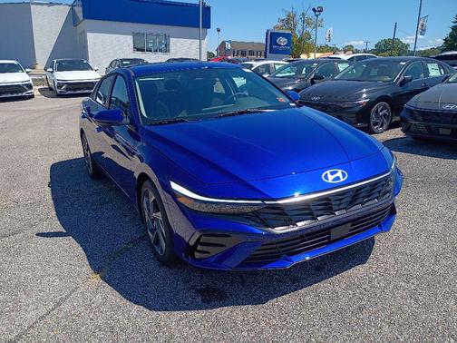 2025 Hyundai ELANTRA SEL