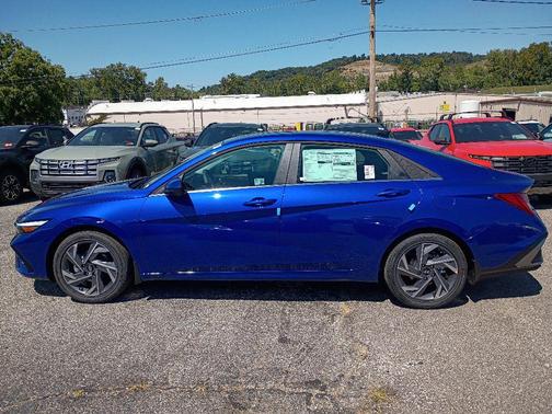 2025 Hyundai ELANTRA SEL