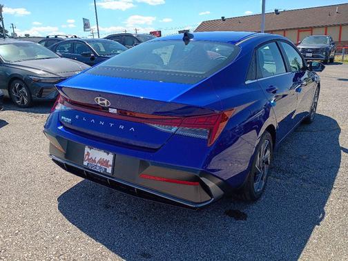 2025 Hyundai ELANTRA SEL