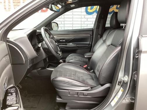 2020 Mitsubishi Outlander LE