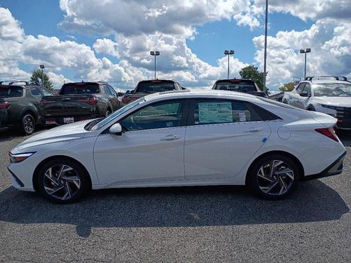 2025 Hyundai ELANTRA SEL