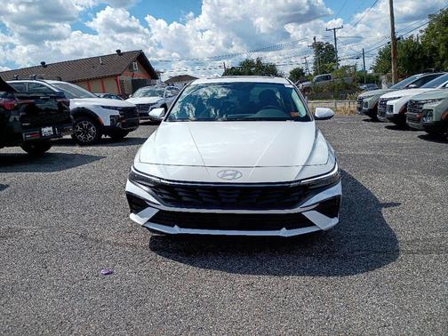 2025 Hyundai ELANTRA SEL