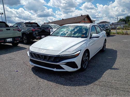 2025 Hyundai ELANTRA SEL