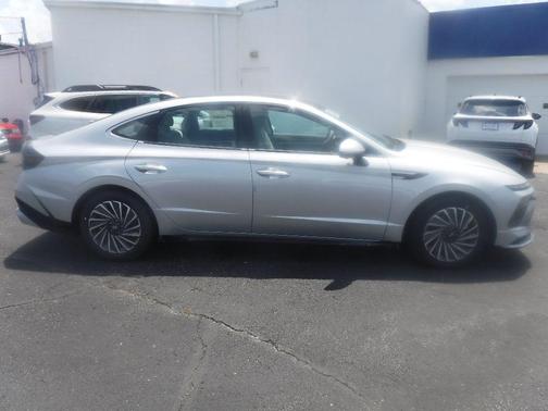 2025 Hyundai SONATA Hybrid Limited