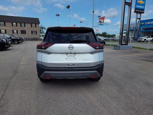Brilliant Silver Metallic 2023 Nissan Rogue SV