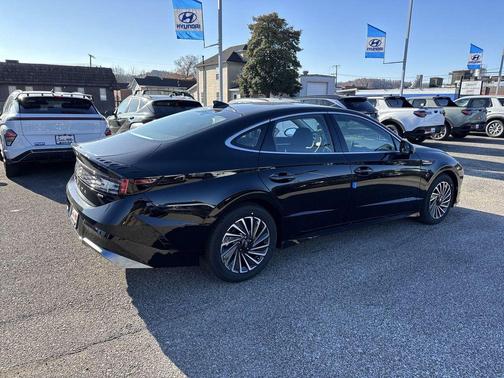 2025 Hyundai SONATA Hybrid SE