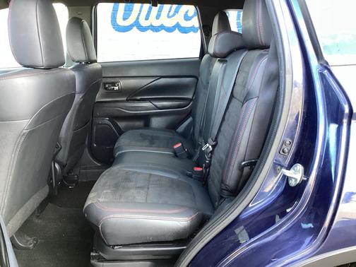 2020 Mitsubishi Outlander LE