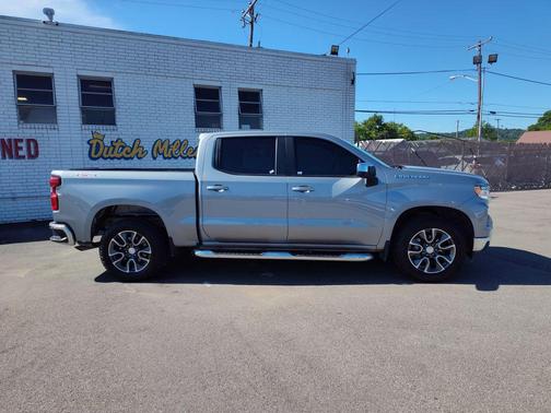 Sterling Gray Metallic 2024 Chevrolet Silverado 1500 LT