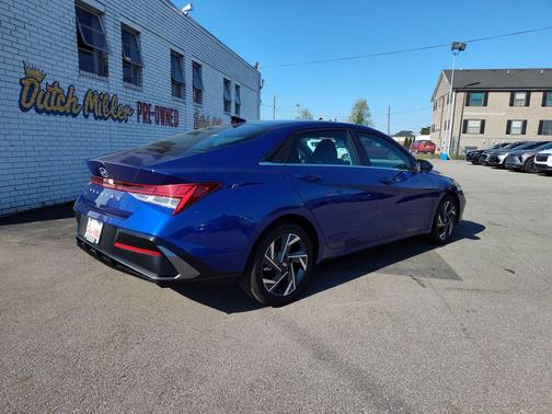 2025 Hyundai ELANTRA SEL