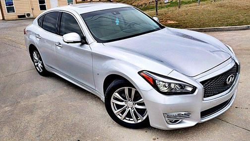 2016 INFINITI Q70 3.7