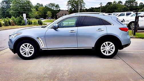 2017 INFINITI QX70 Base