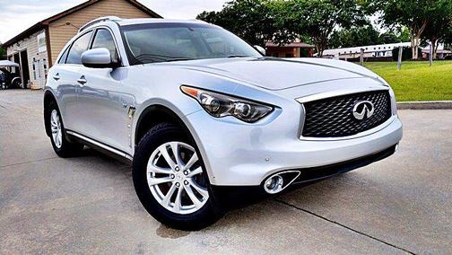 2017 INFINITI QX70 Base