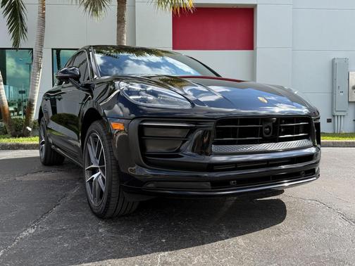 2024 Porsche Macan SUV