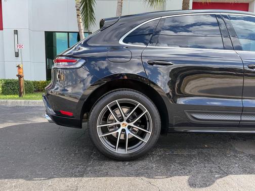 2024 Porsche Macan SUV