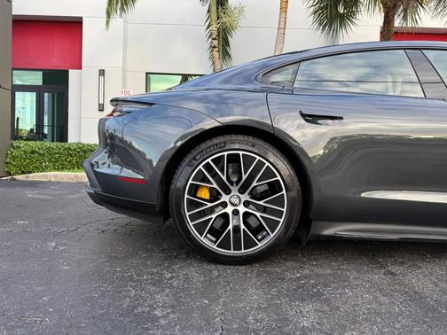 2020 Porsche Taycan Turbo S