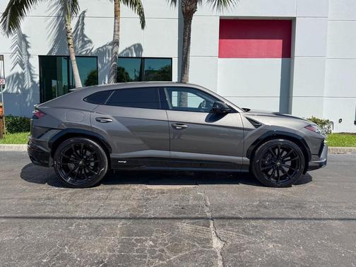 2024 Lamborghini Urus S