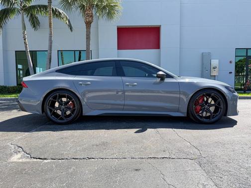 Nardo Gray 2024 Audi RS 7 4.0T Performance