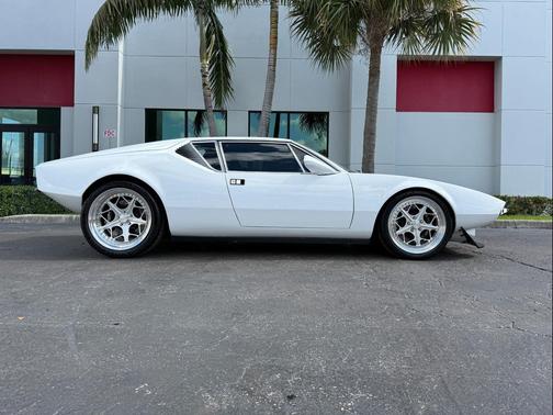 1972 DeTomaso Pantera Coupe