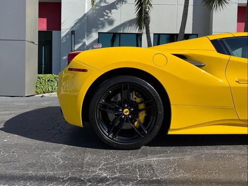 2018 Ferrari 488 Spider Base