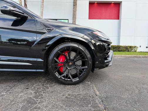 2019 Lamborghini Urus SUV