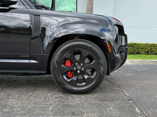 2023 Land Rover Defender 110 X