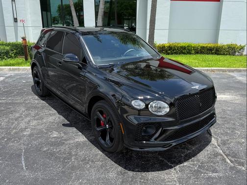 Black 2022 Bentley Bentayga V8
