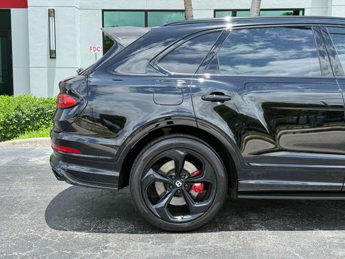 Black 2022 Bentley Bentayga V8