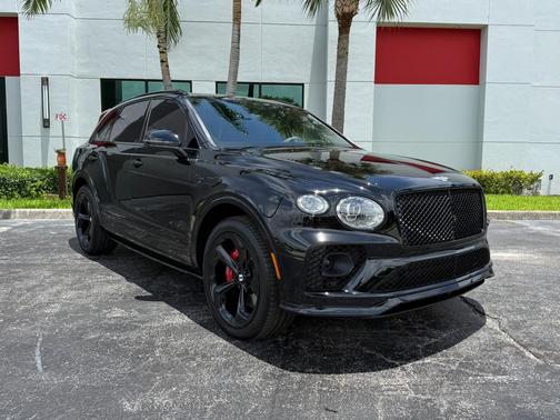 Black 2022 Bentley Bentayga V8