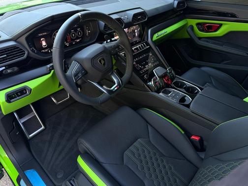 2024 Lamborghini Urus S