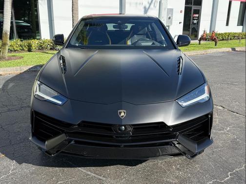2024 Lamborghini Urus S