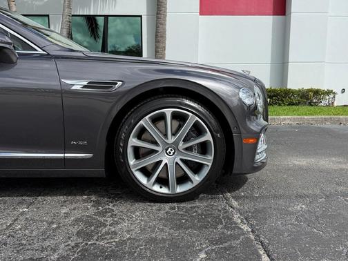 Silver 2021 Bentley Flying Spur W12