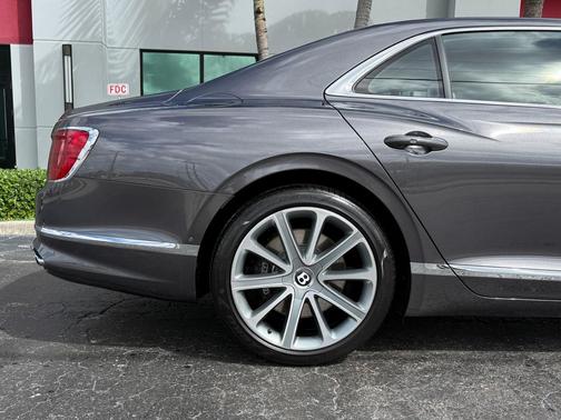 Silver 2021 Bentley Flying Spur W12
