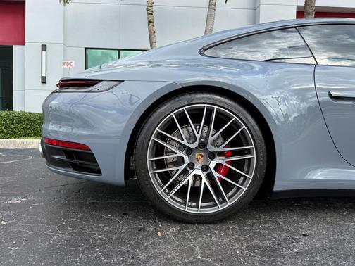 2024 Porsche 911 Carrera 4S