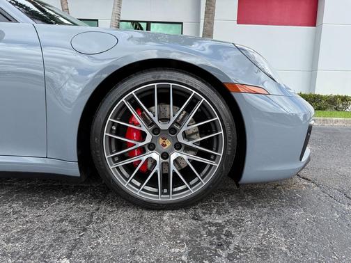 2024 Porsche 911 Carrera 4S