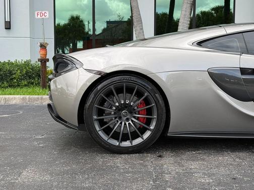 2017 McLaren 570GT Base