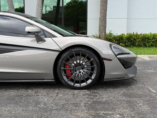 2017 McLaren 570GT Base