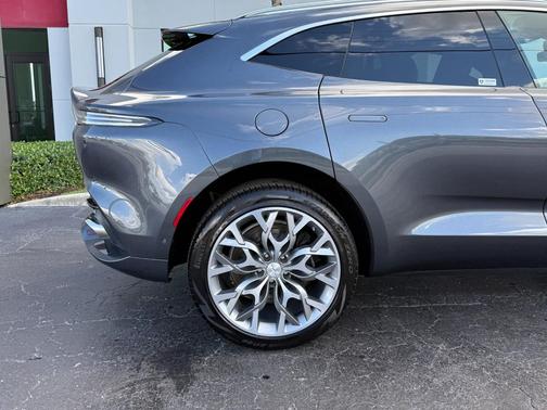 2022 Aston Martin DBX SUV