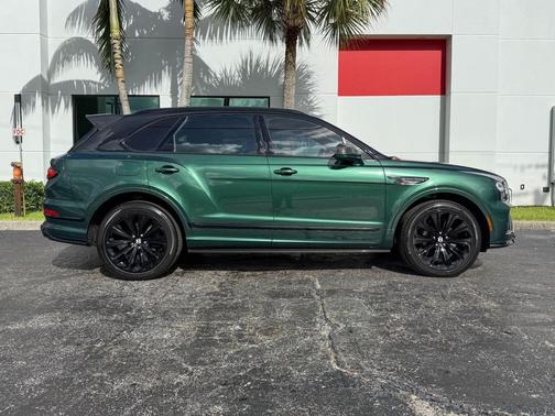 2023 Bentley Bentayga Azure V8