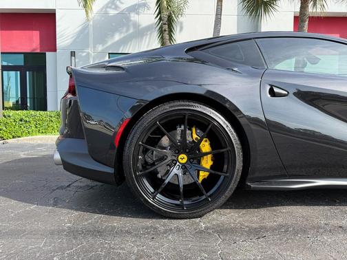 2019 Ferrari 812 Superfast Base